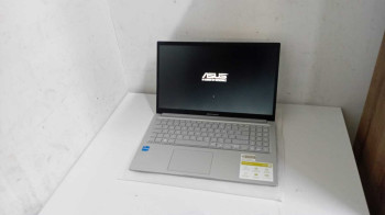 ASUS VIVOBOOK 15 X1502VA-NJ871 I5-13420 NO(OUTLET)