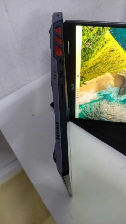 MSI NB VECTOR A18 HX A9WHG-094TR R9-9955HX(OUTLET)